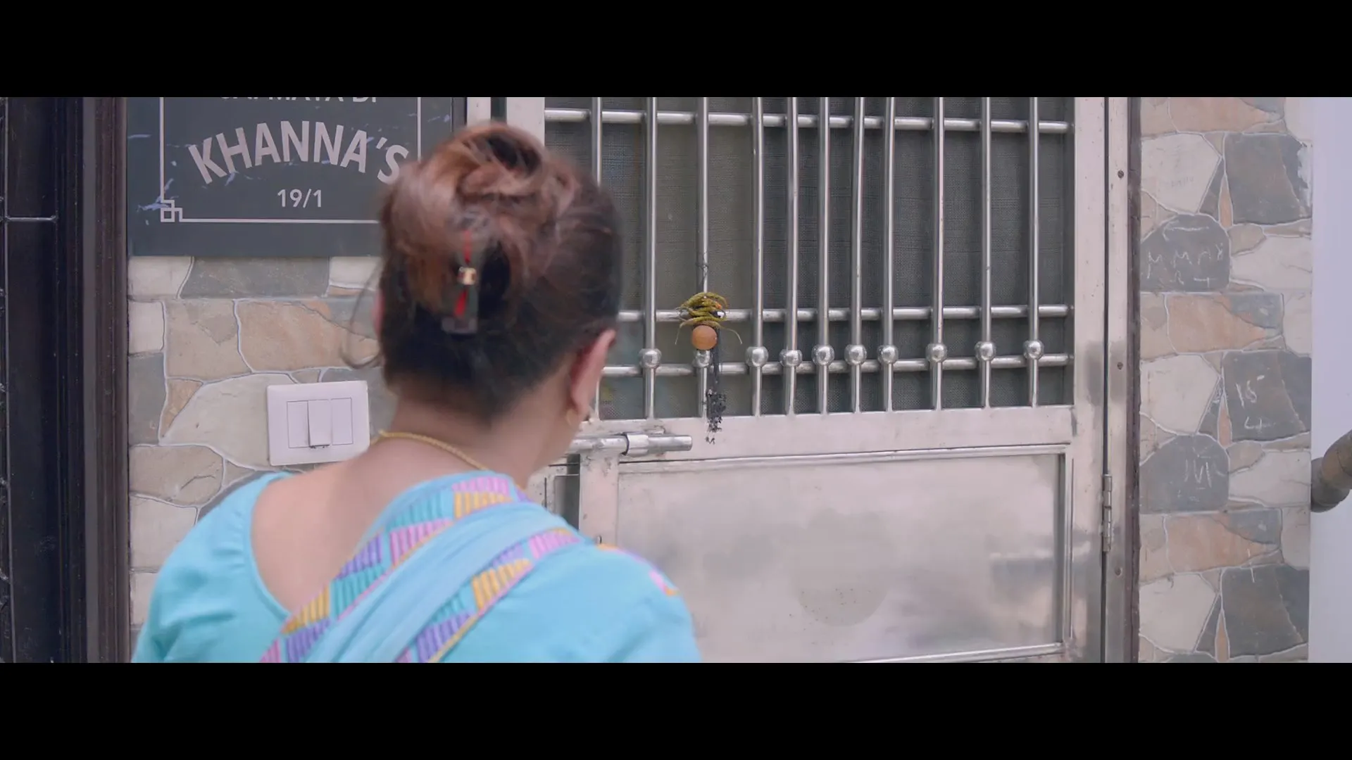 Jai Mummy Di 2020 Hindi Movie 720p HDRip x264 [900MB] Screenshot